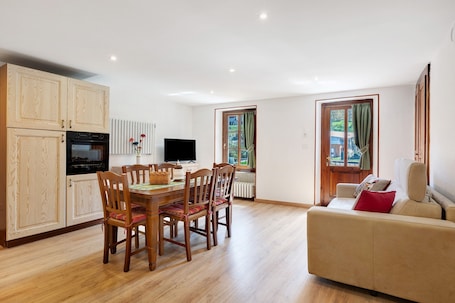 Interior. Maison Sandra – Introd: Cozy Apartment for Up to 5 Guests in Valle d’Aosta
