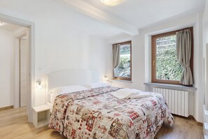 Fer et planche à repasser, Wi-Fi, draps fournis