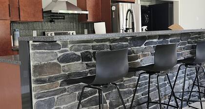 Serene 3-bedroom house with pond in charming Saugerties/Woodstock area