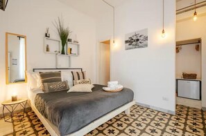 Phòng đôi Superior, quang cảnh thành phố | Màn/rèm cản sáng, bàn ủi/dụng cụ ủi quần áo