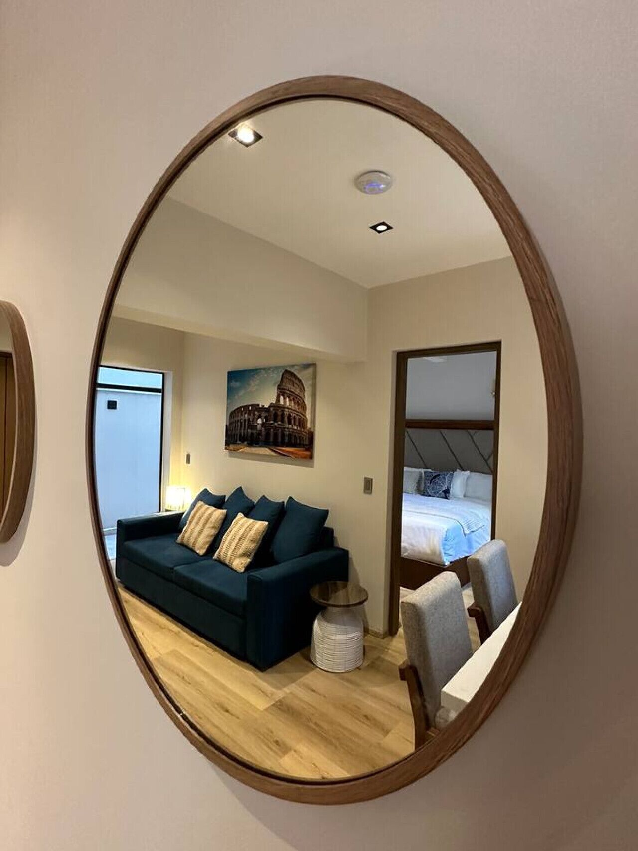 Desk, iron/ironing board, WiFi, bed sheets