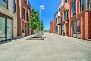 Property grounds - Modern 2-bedroom in WHeeler (Oklahoma City)
