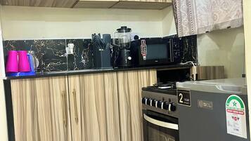 Fridge, microwave, oven, coffee/tea maker