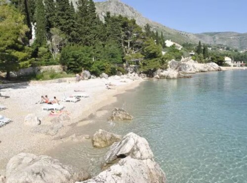 Two Bedroom Holiday Home with Terrace and Sea View