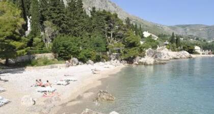 Two Bedroom Holiday Home with Terrace and Sea View