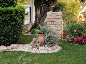 Property grounds - Comfort Villa Roza in Umag - 5 Bedroom With Pool (Umag)