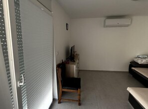 TV - Apartmani Murter Blue - One bedroom apartment 1 (Murter)