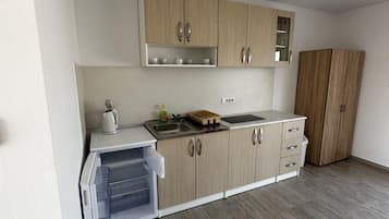 Fridge, coffee/tea maker, cookware/dishes/utensils