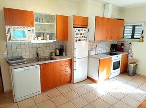 Geladeira, fogão, cooktop, lava-louças