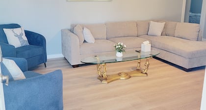 Beach apt, beach one block away, Cruise terminal minutes away!