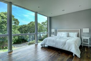 4 bedrooms, iron/ironing board, internet, bed sheets - Modern Waterfront w/ Pool + Beach Access (East Hampton)