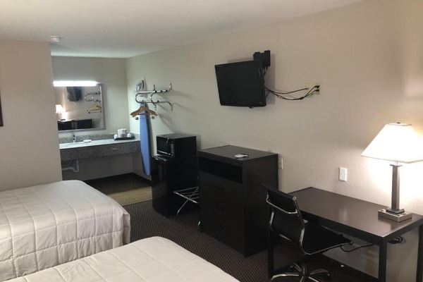 Iron/ironing board, WiFi (free)