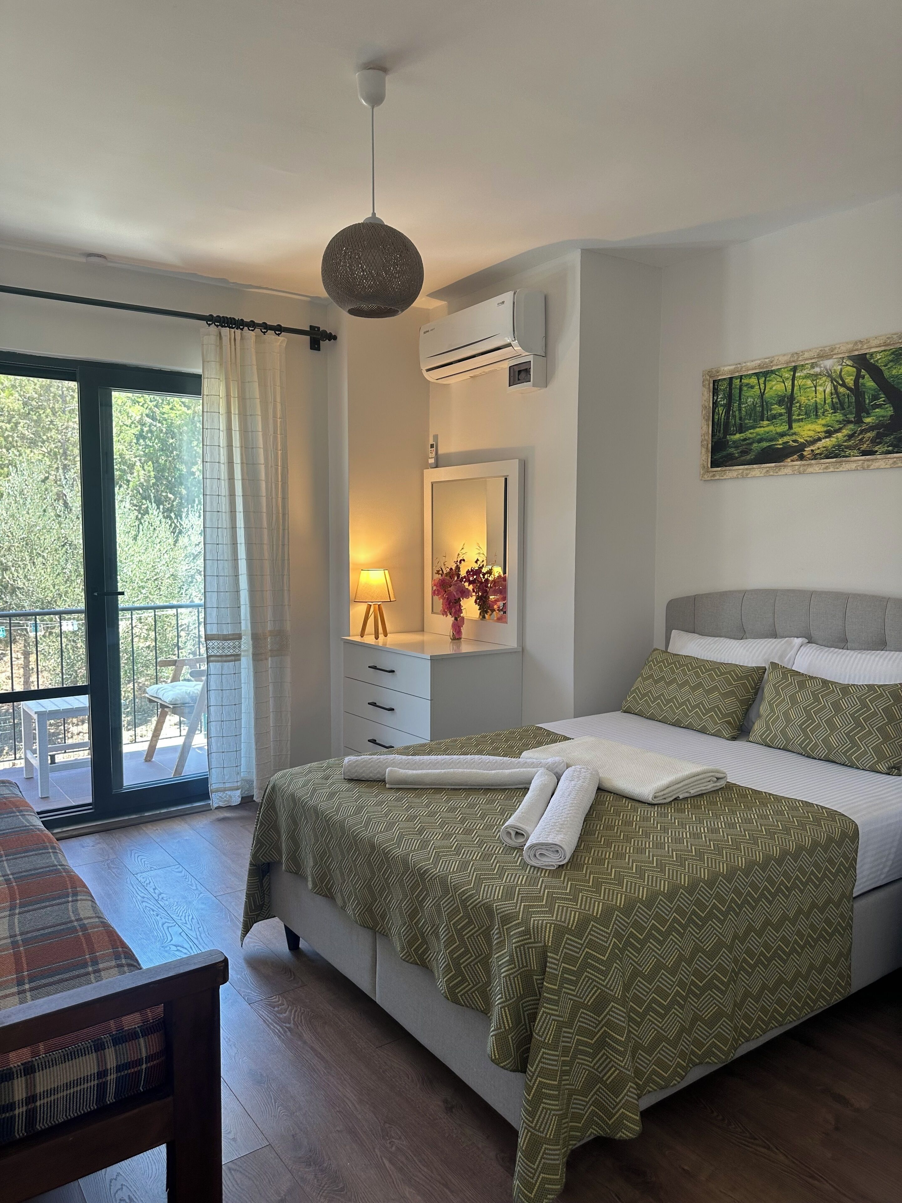 2 chambres, fer et planche à repasser, Wi-Fi, draps fournis