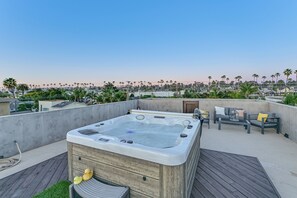 Terrace/patio - Stroll to Shore: Oceanside Condo w/ Hot Tub Access (Oceanside)
