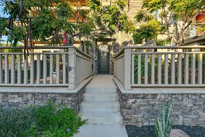 Property grounds - Stroll to Shore: Oceanside Condo w/ Hot Tub Access (Oceanside)