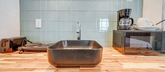 Explore the Hinton Historic District! Luxe Studio