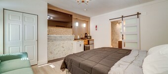 Historic Hinton Gem: Walkable Luxury Near Dtwn!