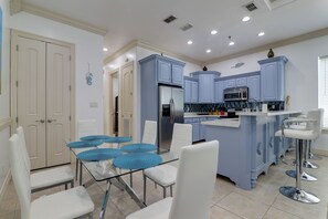 Dining - Steps to Pool & Beach! South Padre Island Getaway (South Padre Island)