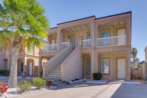 Exterior - Steps to Pool & Beach! South Padre Island Getaway (South Padre Island)