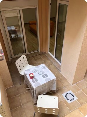Outdoor dining - APARTMENT ON THE BEACH (Pineda de Mar)