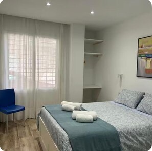 3 chambres, fer et planche à repasser, Wi-Fi, draps fournis