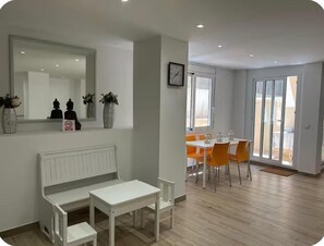 Dining - APARTMENT ON THE BEACH (Pineda de Mar)