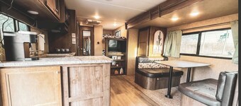 Lazy Trailside Retreat- RV