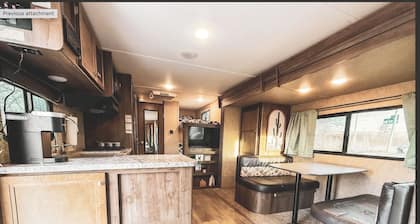 Lazy Trailside Retreat- RV