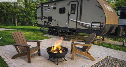 Lazy Trailside Retreat- RV