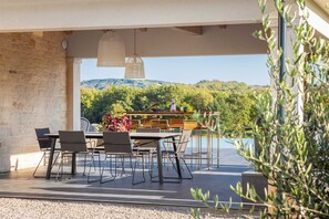 Outdoor dining - Villa Cypress Hill – Your Private Istrian Paradise with Heated Pool and Tennis Court (Motovun)