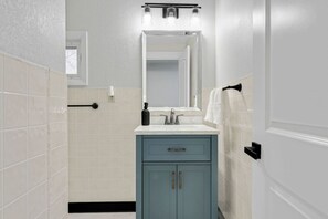 Hair dryer, towels - Dog-Friendly Lake Erie Retreat  Walk to Beach (Ashtabula)