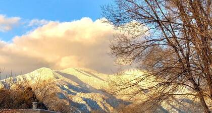 Beautiful 1b/1ba condo in downtown Taos, NM!