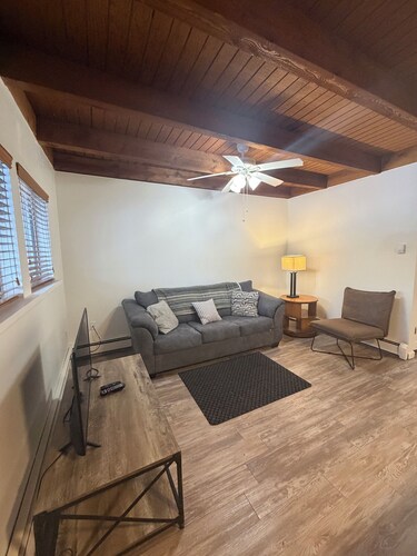 Beautiful 1b/1ba condo in downtown Taos, NM!