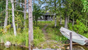 A wooden dock leading to a cabin surrounded by trees. - Kuikkaranta by Interhome (Juuka)