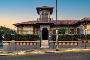 Exterior - Hotel in San Jose Hotel Majestad (San Jose)