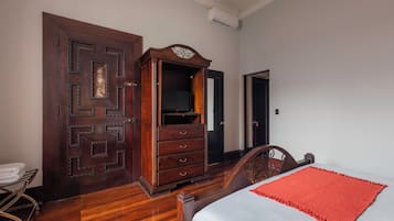 Rumah Deluks | Brankas, tirai kedap cahaya, setrika/meja setrika, dan Wi-Fi gratis