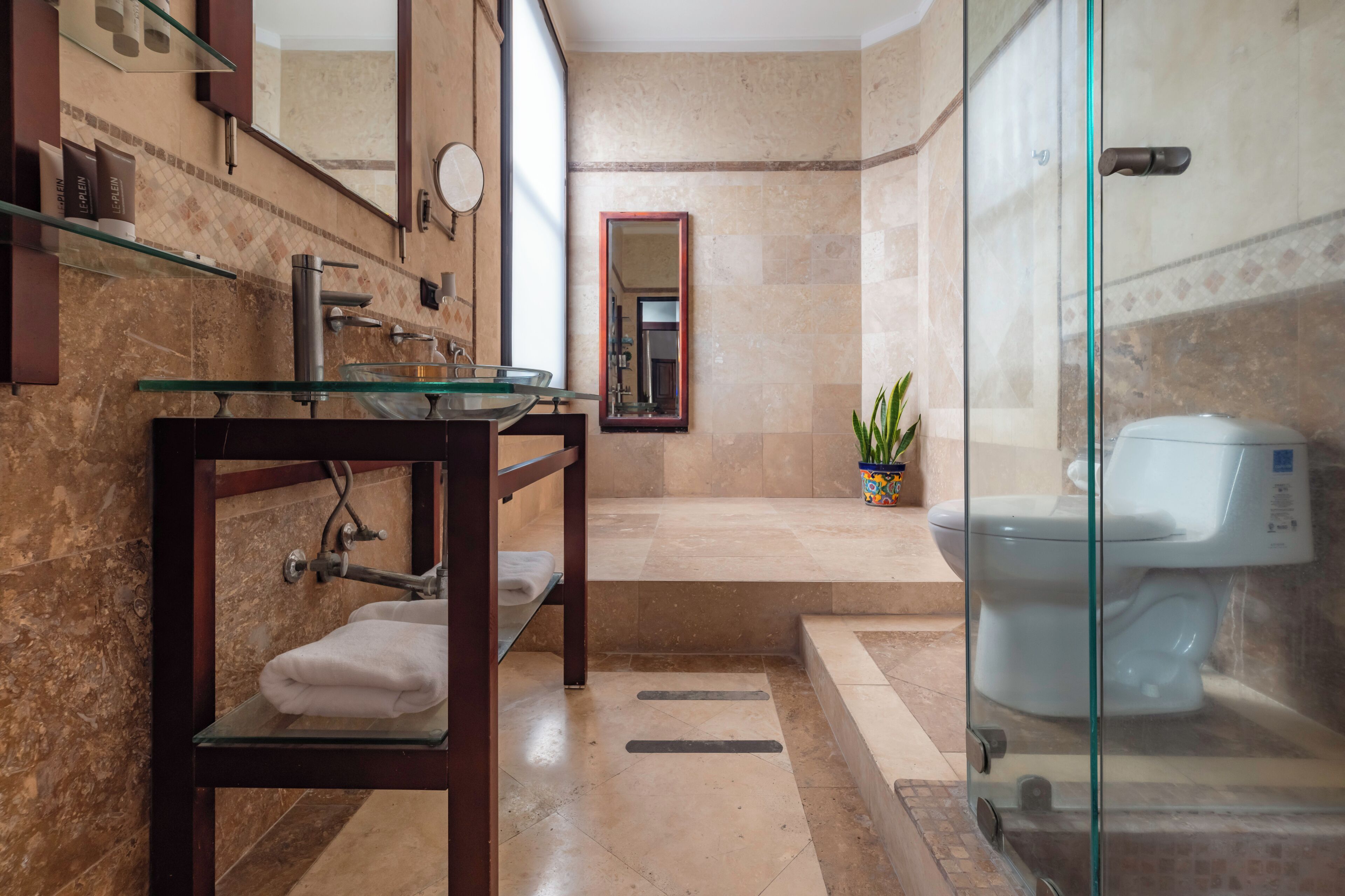 Casa Deluxe | Baño | Ducha, toallas, jabón y champú