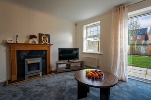 Living area - Perfect for Contractors + Families + Free Parking! (Walsall)