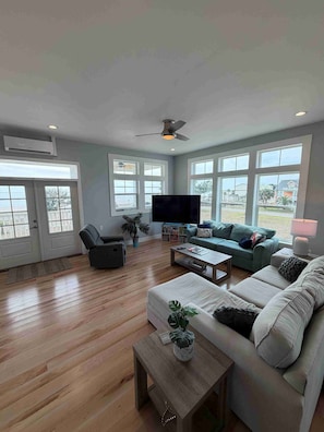 TV - Beautiful Beach Views at Sea View Hideaway! (Long Beach)