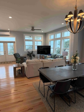 Interior - Beautiful Beach Views at Sea View Hideaway! (Long Beach)