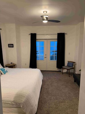 4 bedrooms, iron/ironing board, WiFi, bed sheets - Beautiful Beach Views at The Sea View Estate! (Long Beach)