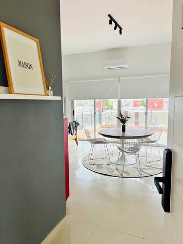 3 minutes from the convention center and the Kempes. In Valle Escondido
