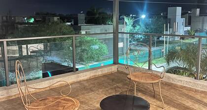 3 minutes from the convention center and the Kempes. In Valle Escondido