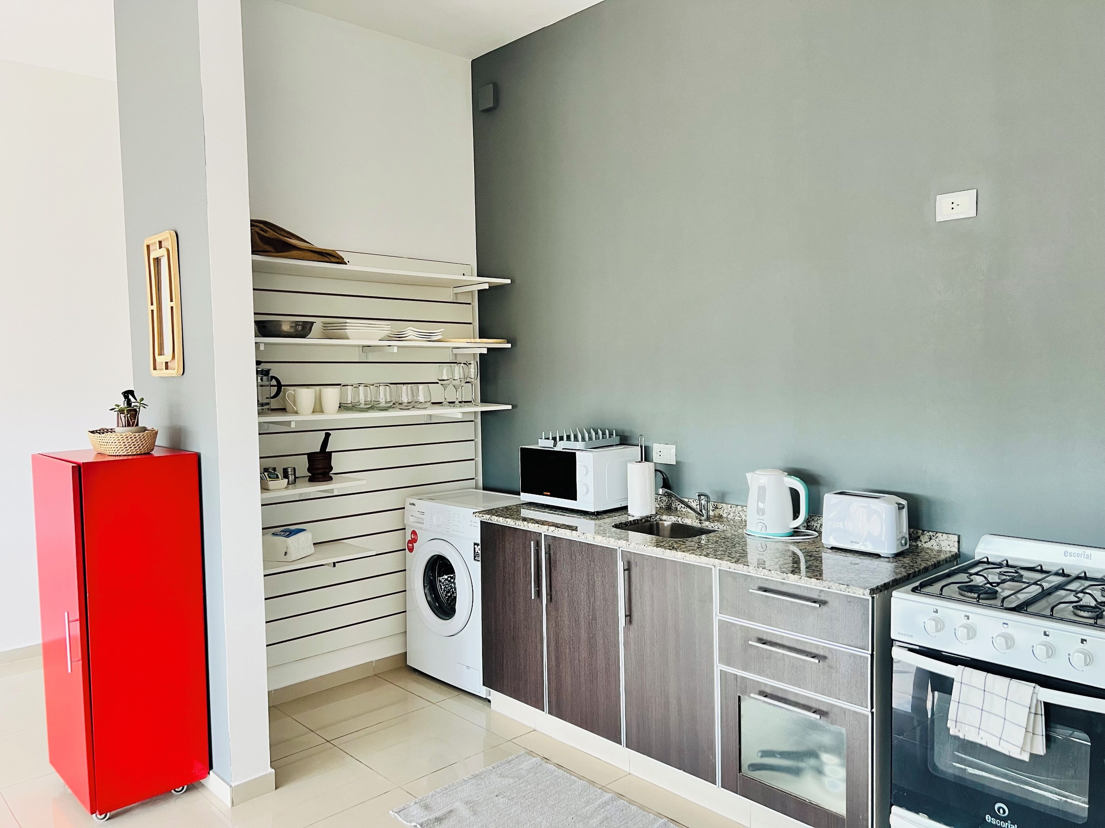 Fridge, microwave, oven, coffee/tea maker