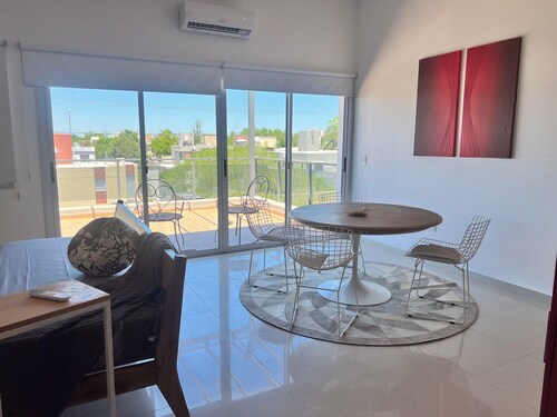 3 minutes from the convention center and the Kempes. In Valle Escondido