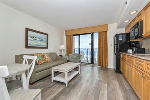 Smart TV, books - Oceanfront Beach Cove Resort w/ Pools & Lazy River (North Myrtle Beach)