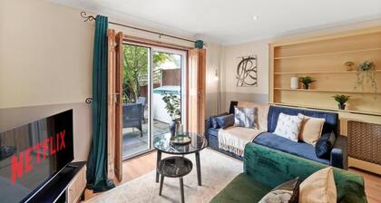 Central London Stay | Driveway Parking - Sleeps 6