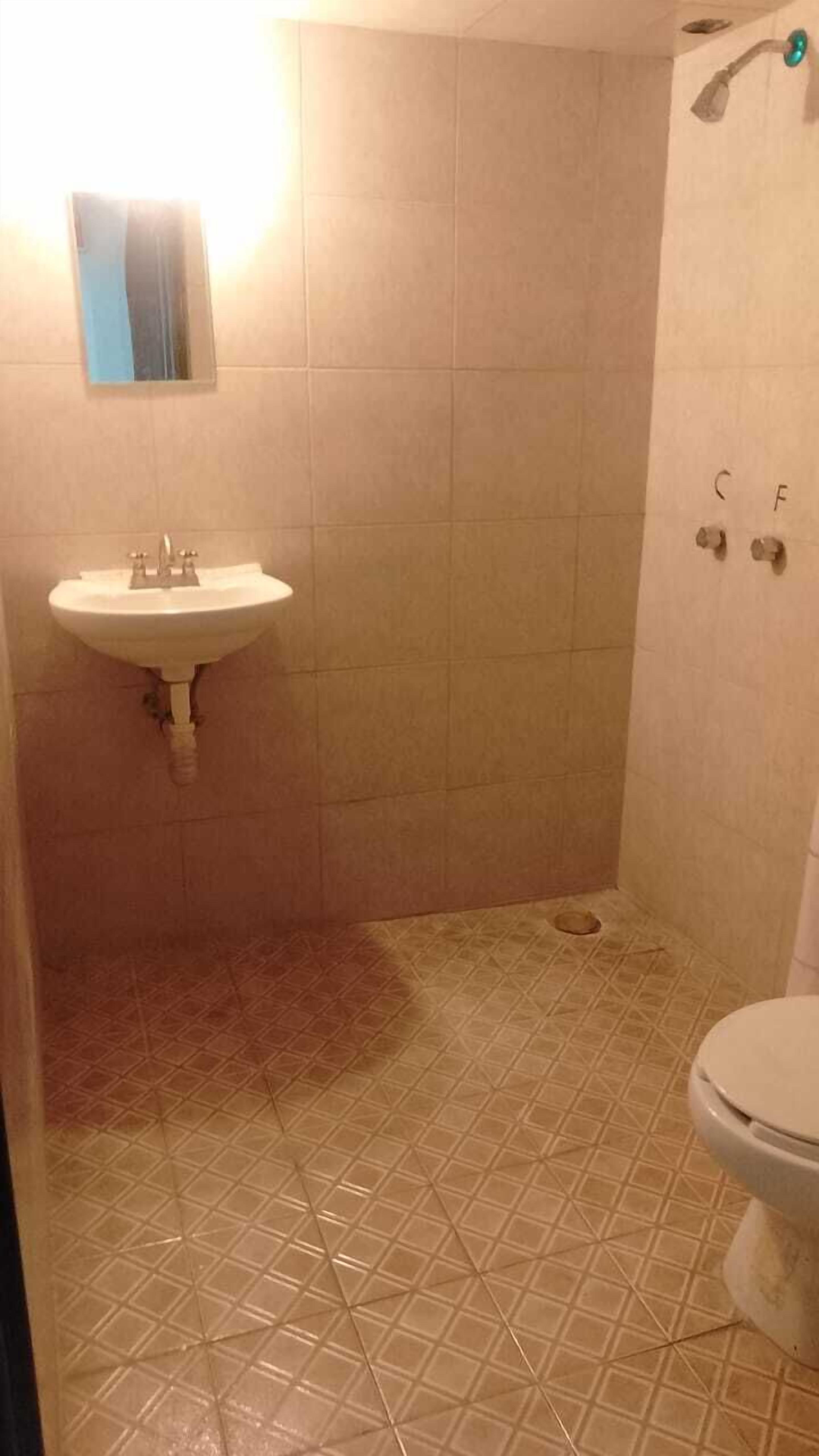 Suite estudio clásica | Baño