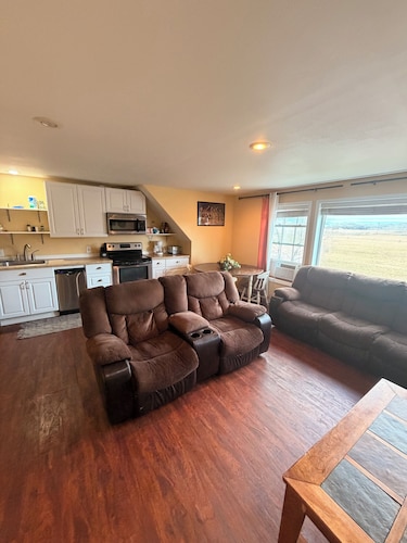 Rolling Hills Guest House. Charming 1-bedroom apartment, AC outside of Tonasket