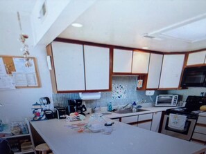 Private kitchen - OCEAN SIDE  3-bedroom condo in Ocean City (Ocean City)